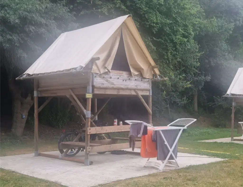 Bivouac sur pilotis Avec électricité01
