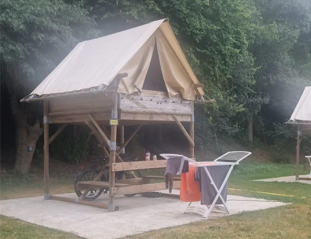 Bivouac sur pilotis Avec electricite01