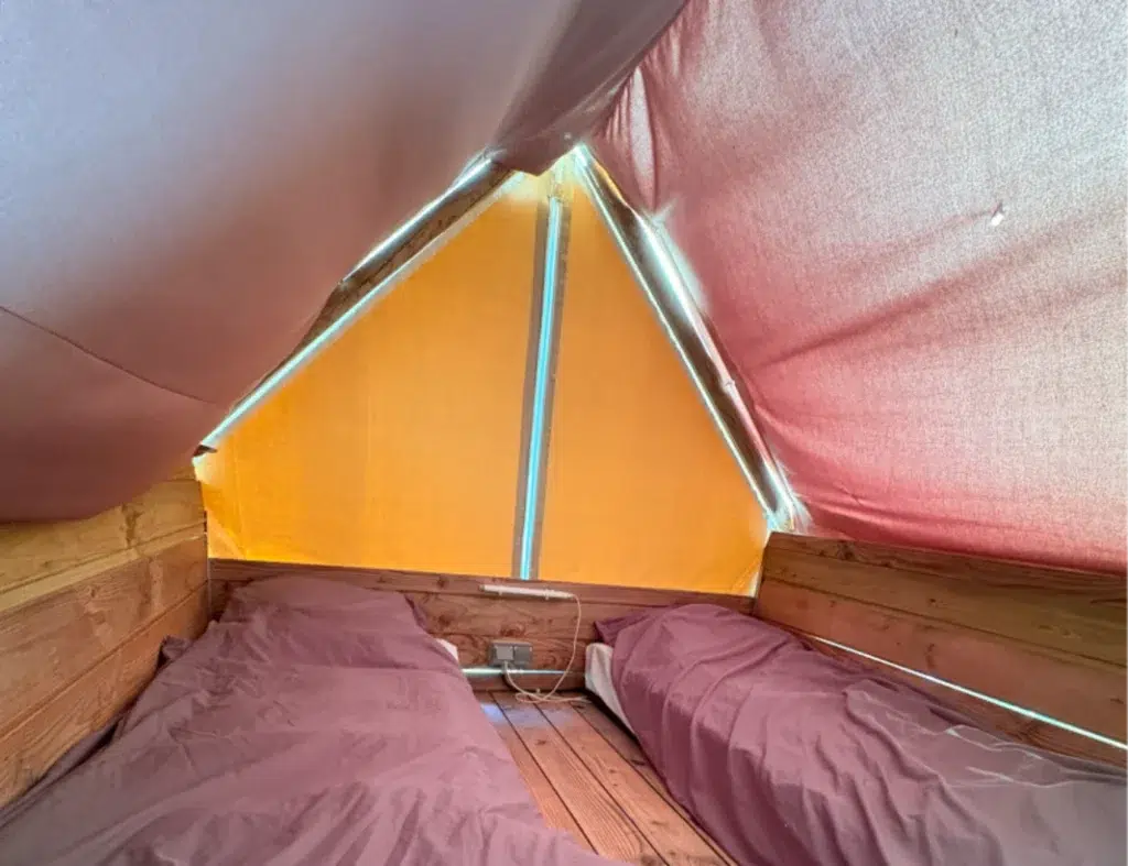 Bivouac sur pilotis Avec électricité03